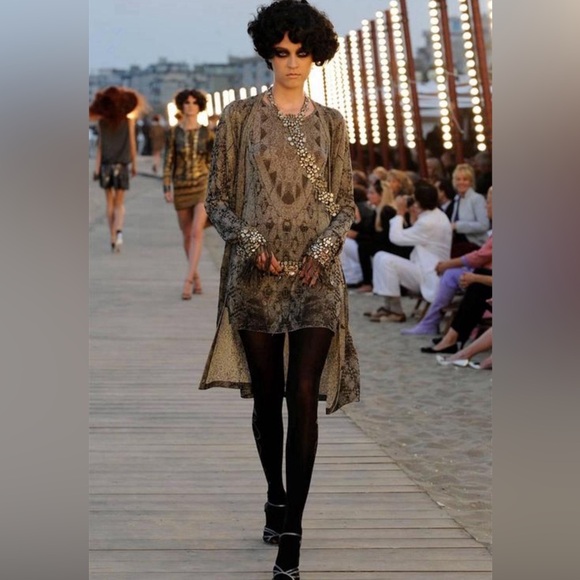 Iconic Chanel Dress sz 38 featured in Karl Lagerfeld’s 2010 Cruise Collection - Picture 1 of 12